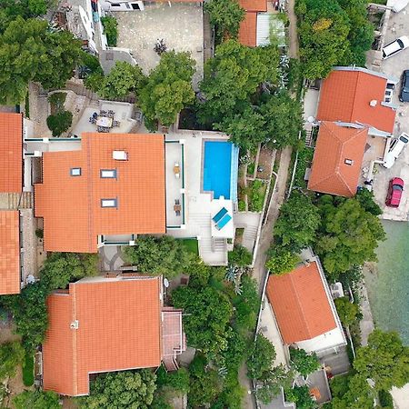 Villa Relax , With Seaview And Two Pools Near Beach Starigrad  Buitenkant foto